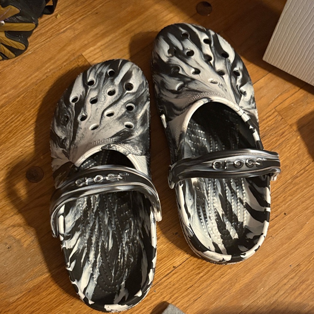 CROCS